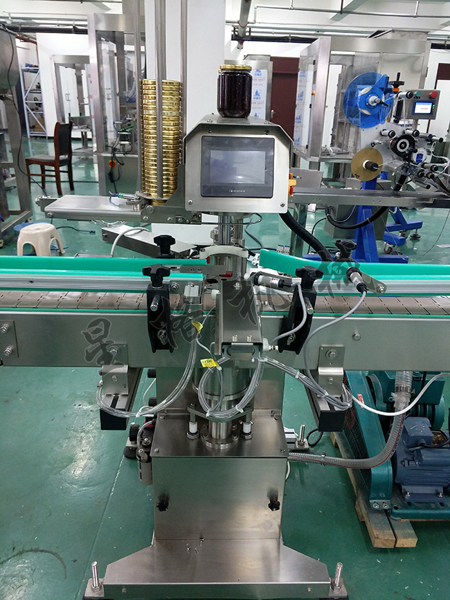 自動灌裝抽真空生產線將醬料行業(yè)進行到底！(圖1)