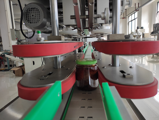 油辣子自動(dòng)灌裝生產(chǎn)線一直跟隨時(shí)代的腳步(圖1)