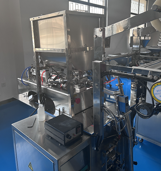 袋裝甜面醬包裝機械設備給我們的生活增添另一番韻味(圖1) 袋裝甜面醬包裝機械設備給我們的生活增添另一番韻味(圖1)