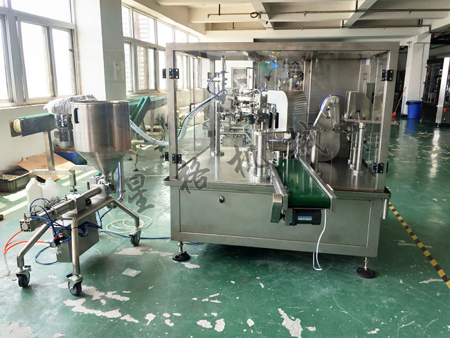 全自動(dòng)調(diào)味品包裝生產(chǎn)線(xiàn)+醬料包裝生產(chǎn)線(xiàn)(圖2) 全自動(dòng)調(diào)味品包裝生產(chǎn)線(xiàn)+醬料包裝生產(chǎn)線(xiàn)(圖2)